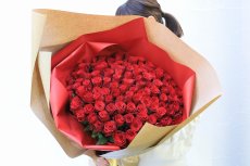 画像1: 108本の赤いバラの花束 (1)