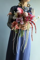 画像2: 大人可愛い！ニュアンスピンクの垂れるブーケ (2)