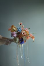 画像1: ニュアンスオレンジのリボンブーケ (1)