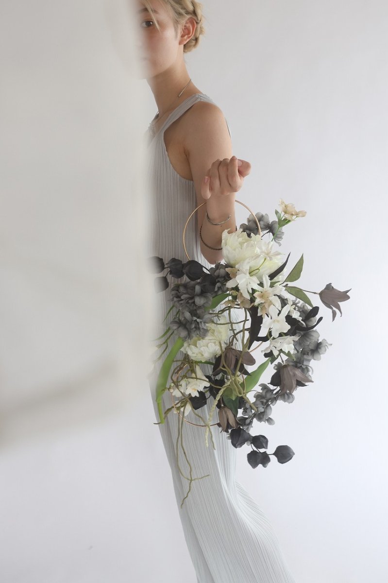 画像2: ホワイト×ブラック大人リングブーケ (2)