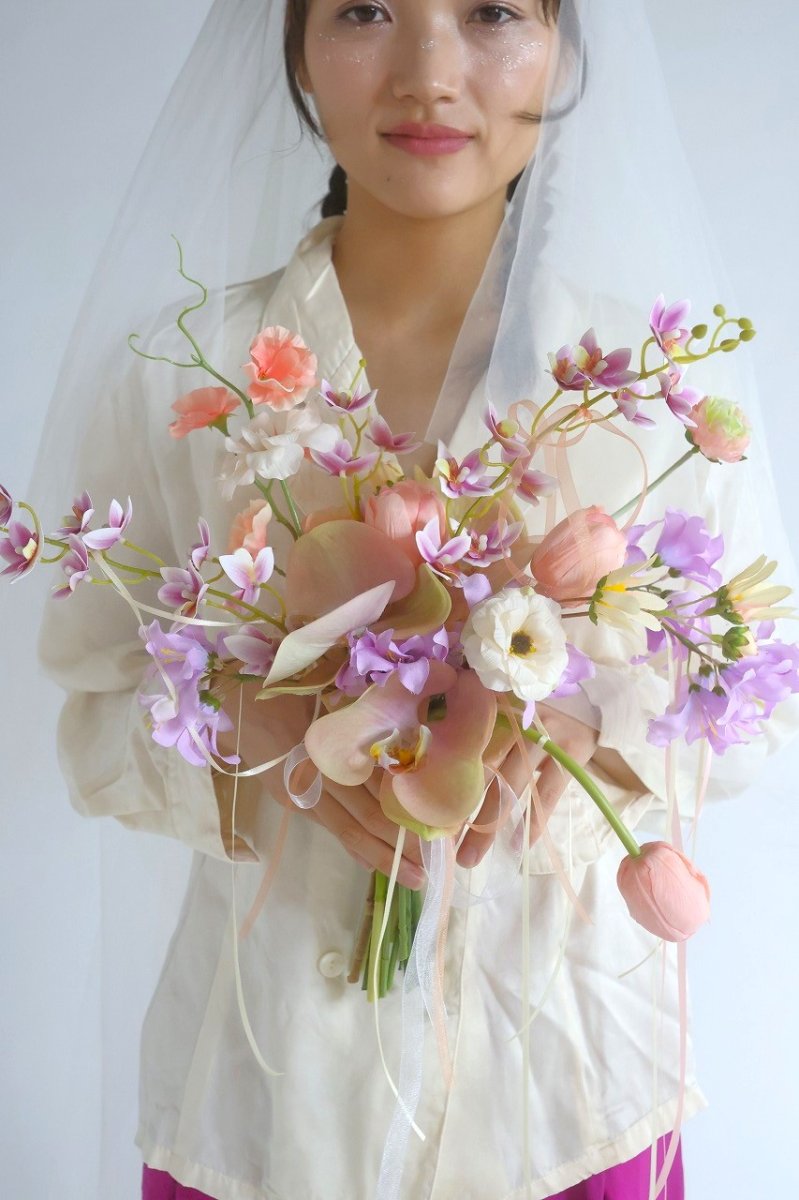 画像1: ピンクチューリップと胡蝶蘭のリボンブーケ (1)