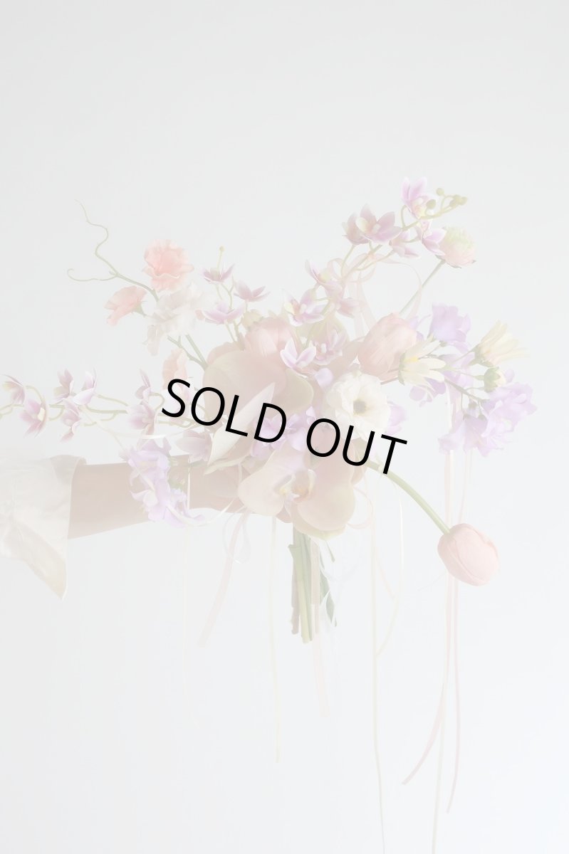 画像2: ピンクチューリップと胡蝶蘭のリボンブーケ (2)