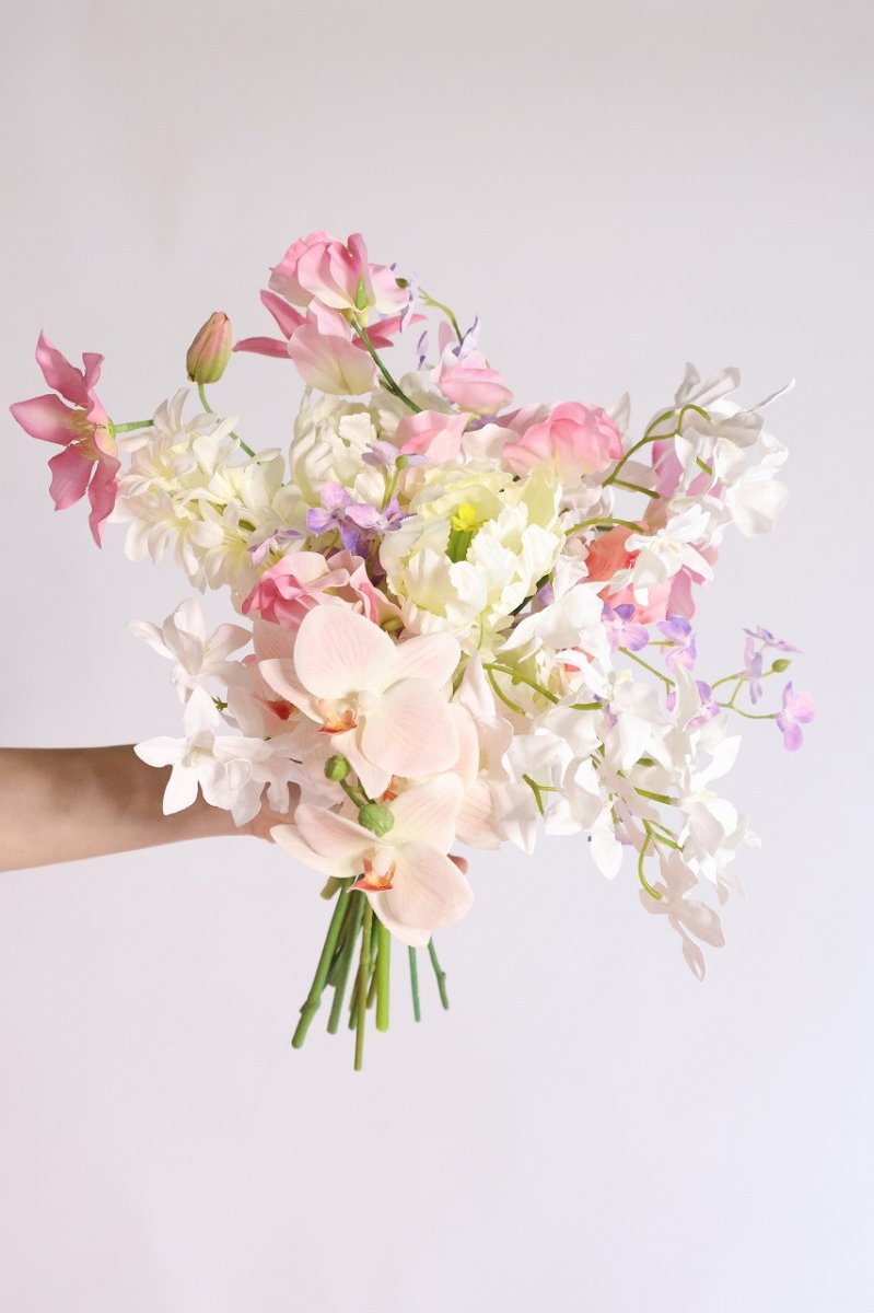 画像2: チューリップと胡蝶蘭のcuteブーケ (2)