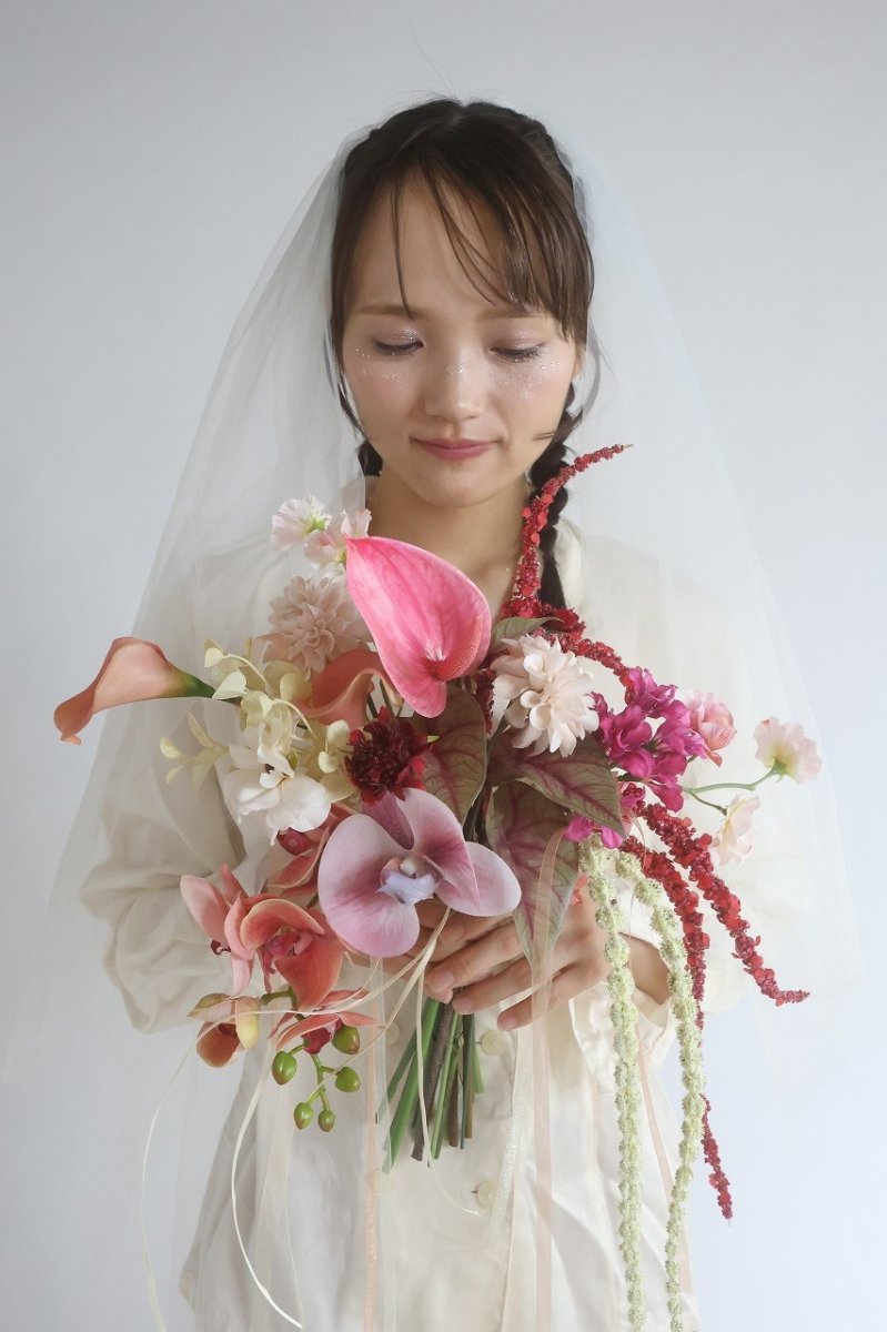 画像1: 大人可愛い！ニュアンスピンクの垂れるブーケ (1)