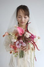 画像1: 大人可愛い！ニュアンスピンクの垂れるブーケ (1)