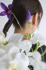 画像4: 白いカラーとアマランサスのシンプルブーケ (4)