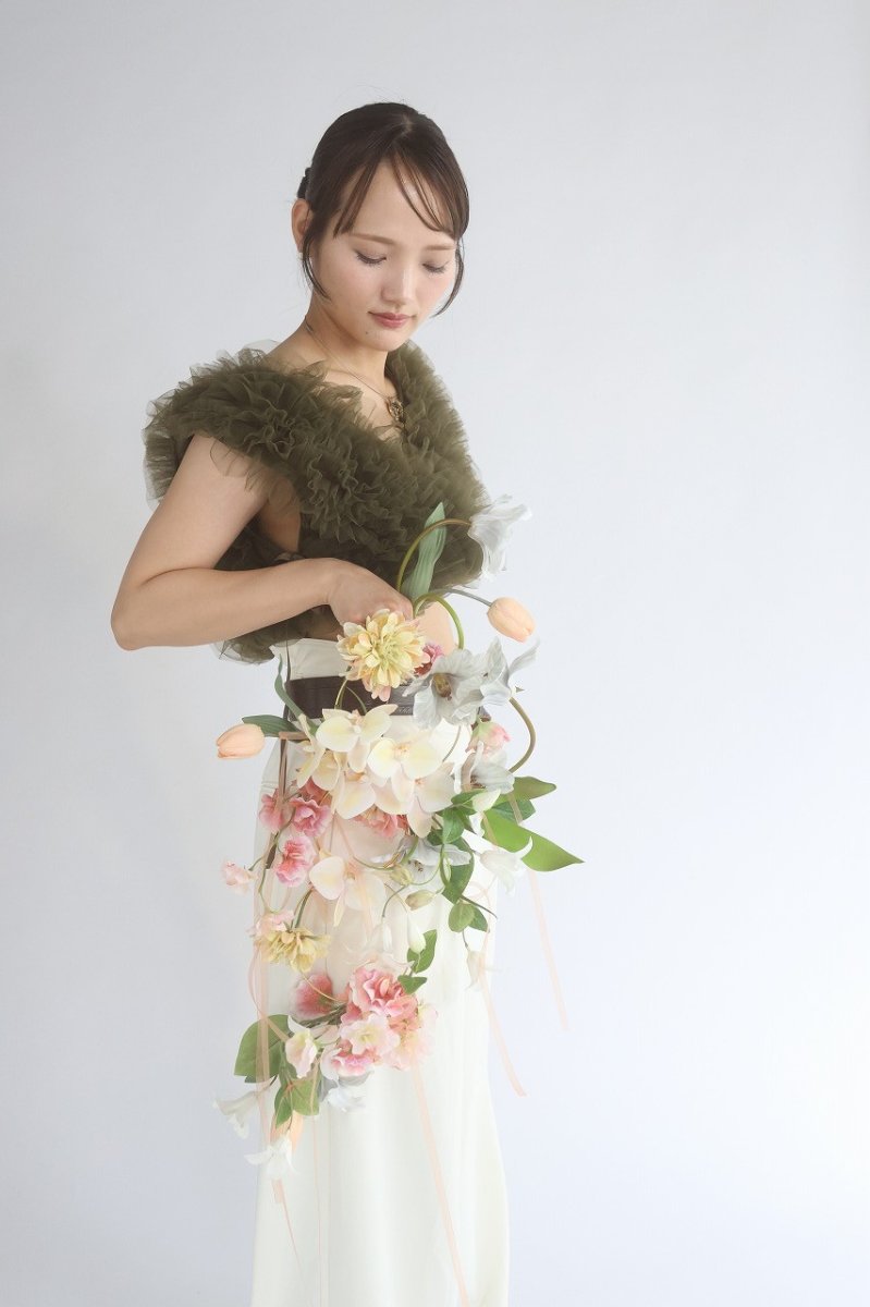 画像3: 胡蝶蘭とチューリップのリングブーケ (3)