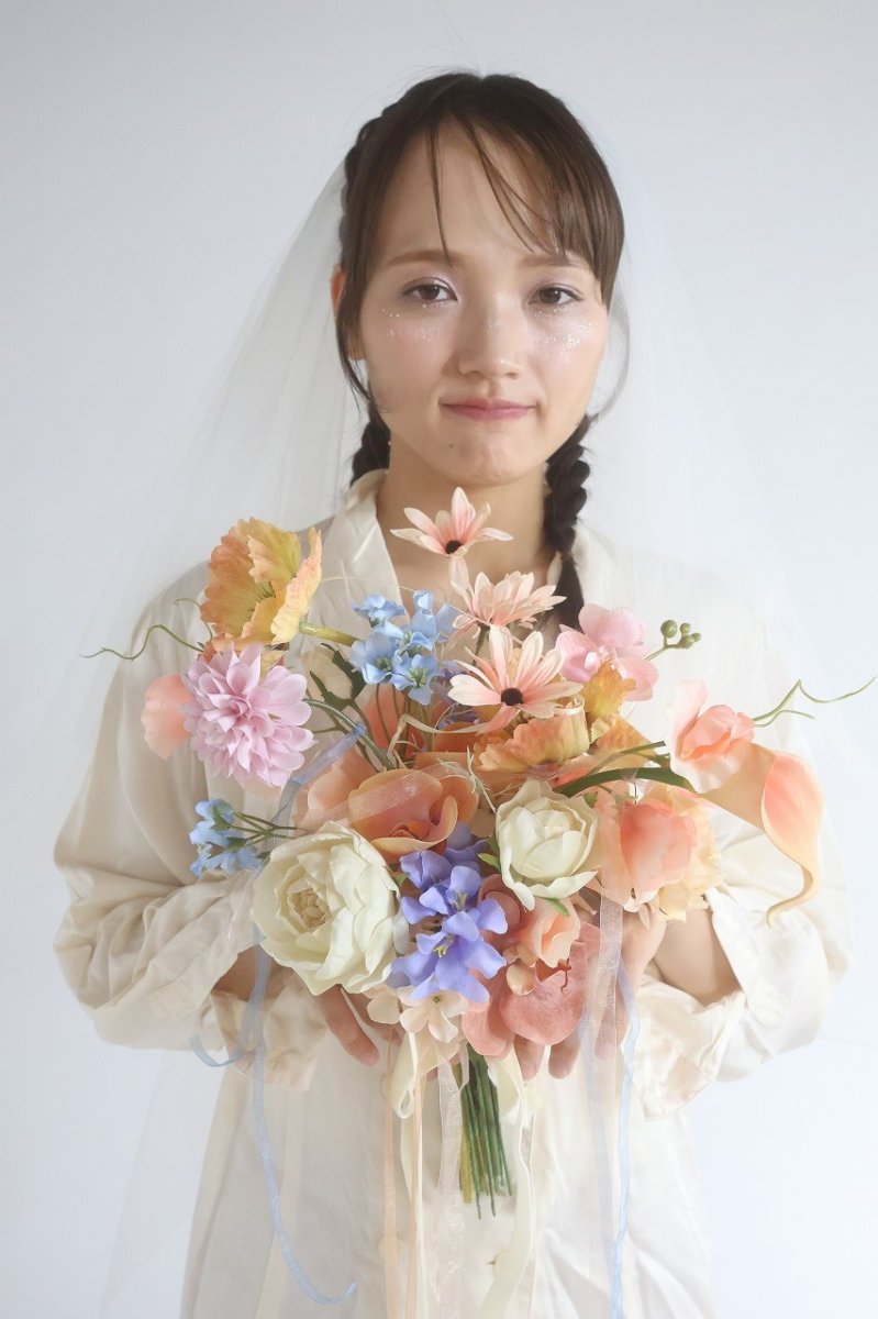 画像1: ニュアンスオレンジのリボンブーケ (1)