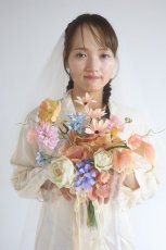 画像1: ニュアンスオレンジのリボンブーケ (1)