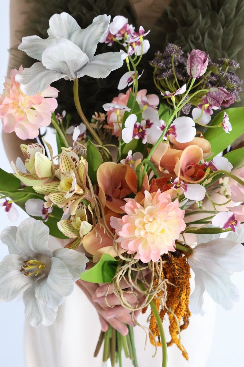 画像2: 淡いグレーのチューリップで大人を感じさせるブーケ (2)