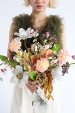 画像1: 淡いグレーのチューリップで大人を感じさせるブーケ (1)