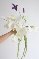 画像3: 白いカラーとアマランサスのシンプルブーケ (3)