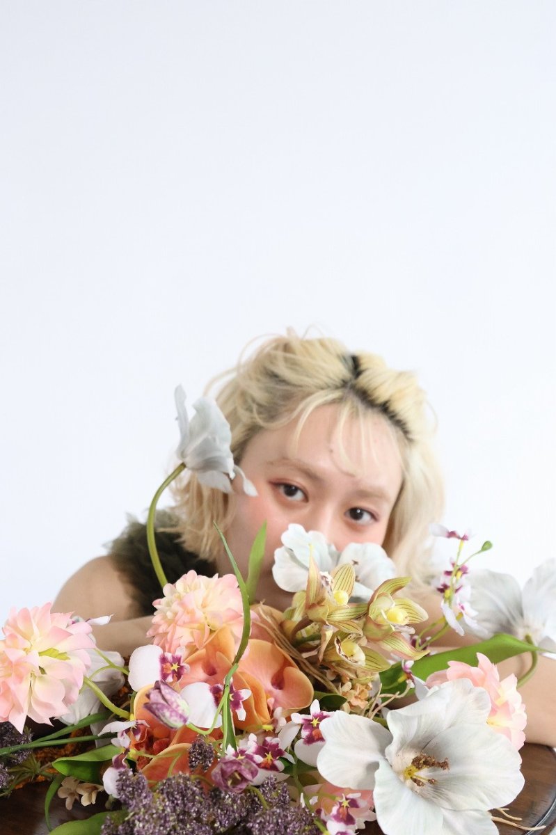 画像5: 淡いグレーのチューリップで大人を感じさせるブーケ (5)