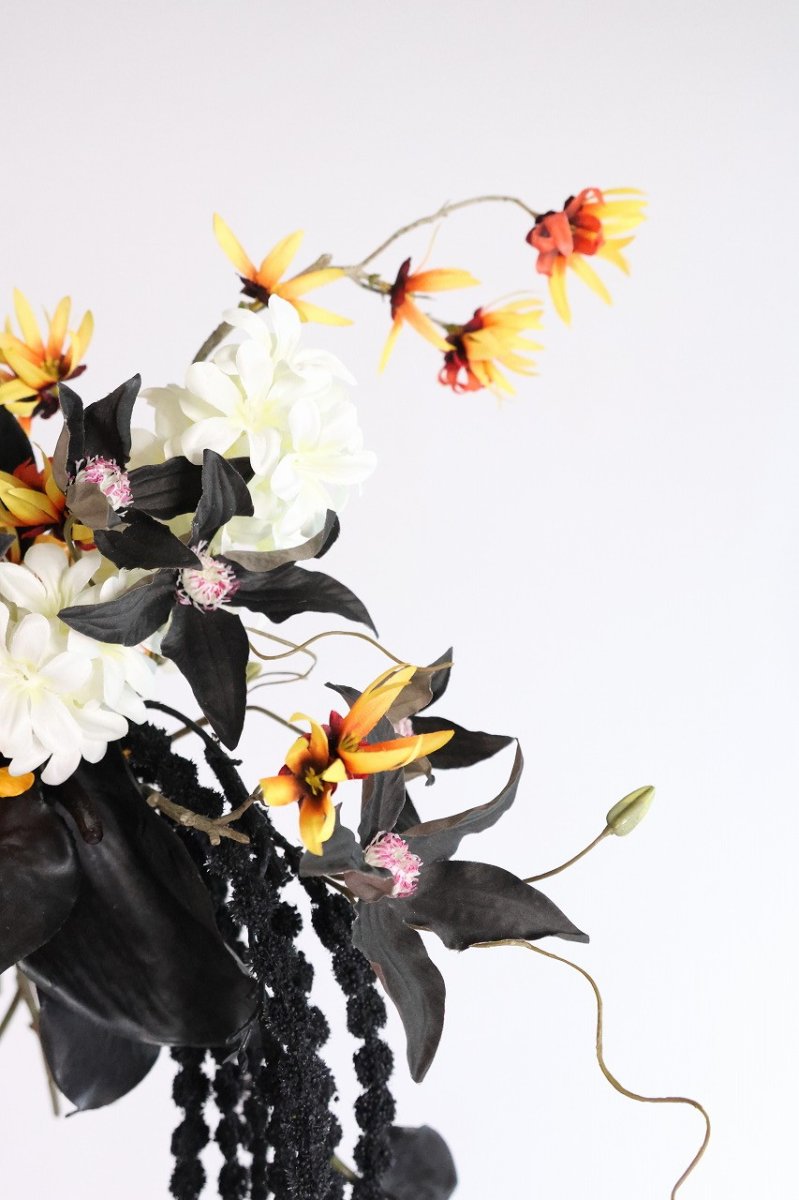 画像5: ブラック＆オレンジの個性派ブーケ (5)