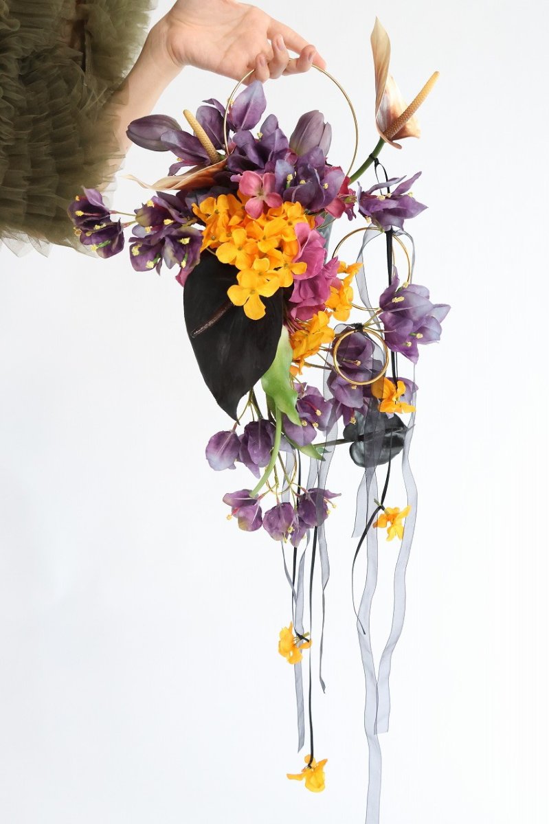 画像4: 紫とオレンジの個性的リングブーケ (4)
