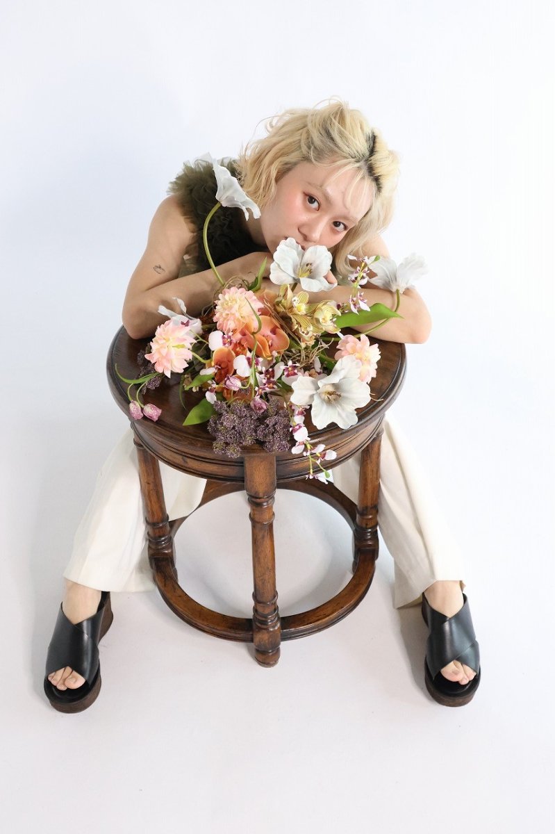 画像3: 淡いグレーのチューリップで大人を感じさせるブーケ (3)