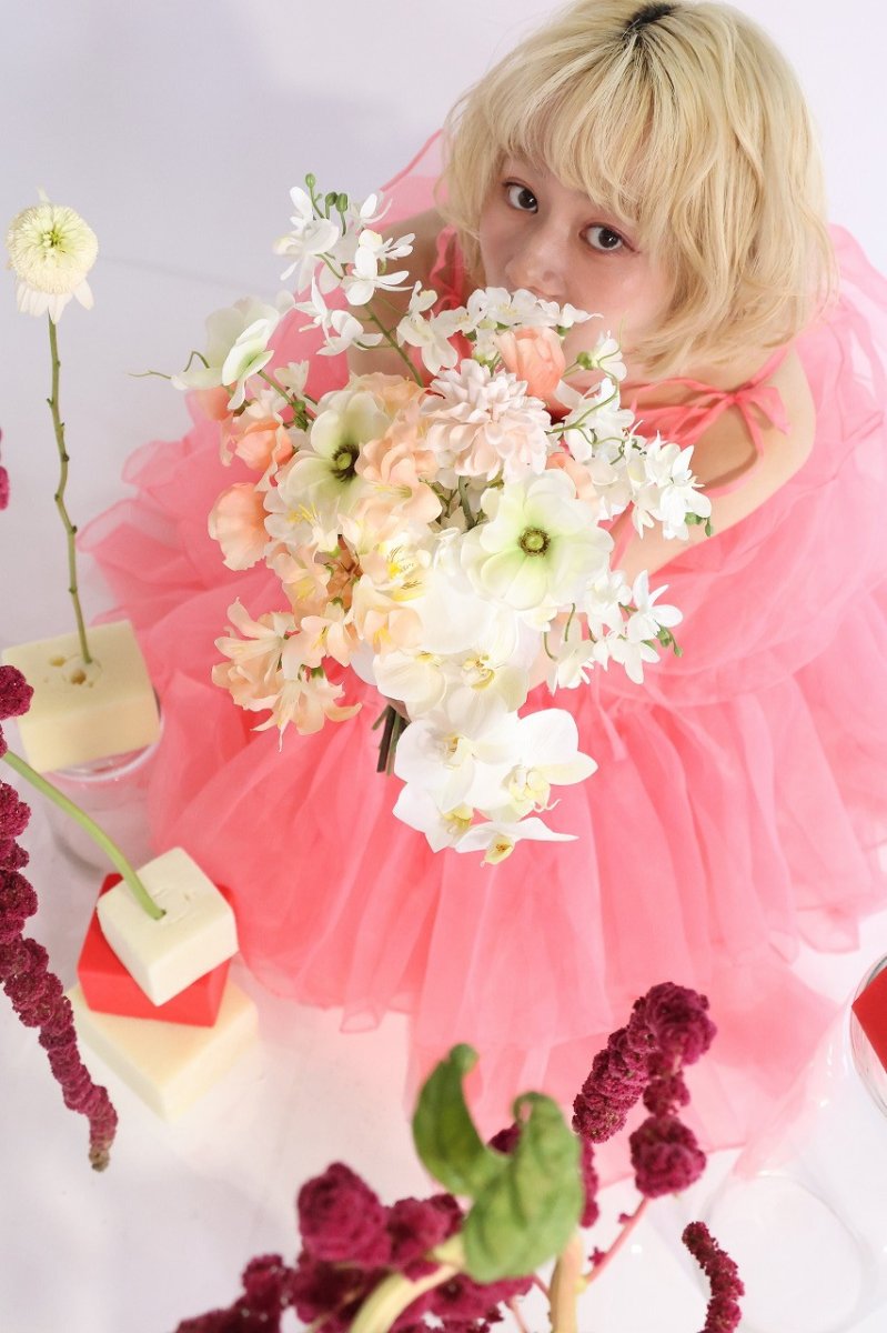 画像2: 白とくすみオレンジの優しいブーケ (2)