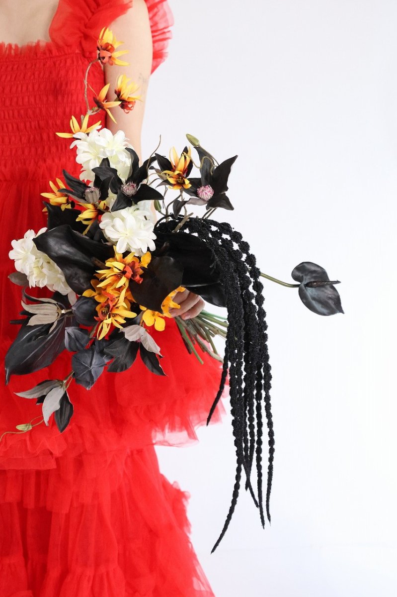 画像2: ブラック＆オレンジの個性派ブーケ (2)