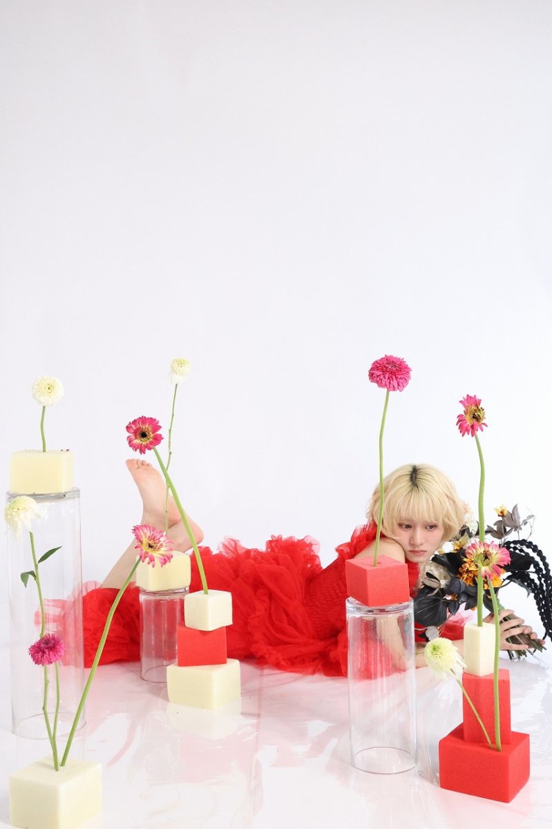 画像4: ブラック＆オレンジの個性派ブーケ (4)