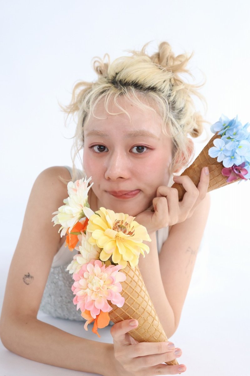 画像2: オレンジクリームバニラ・ワッフルコーンアイス (2)