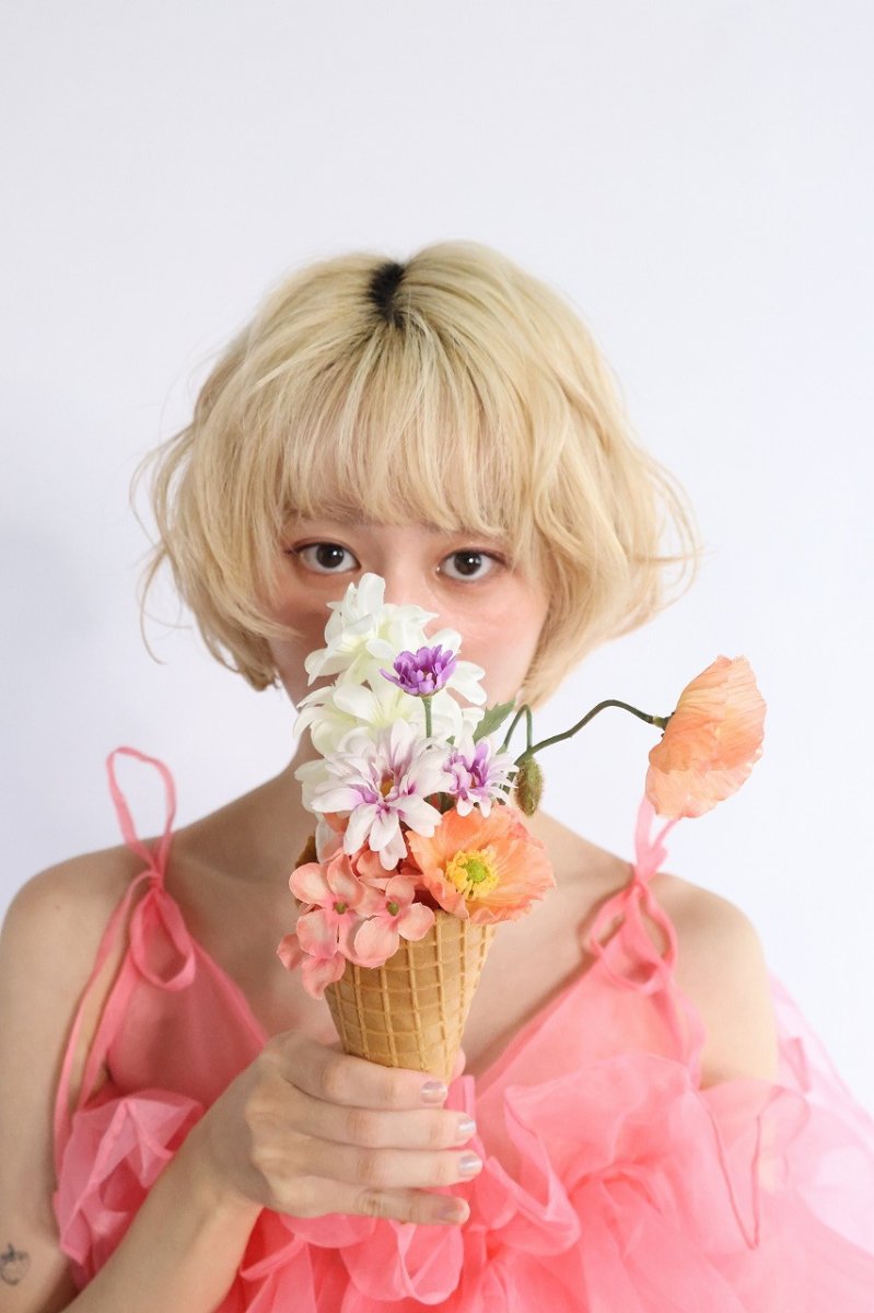 画像1: アプリコットバニラ・ワッフルコーンアイス (1)