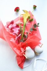 画像1: 花束と洋梨とリンゴのオブジェギフトセット (1)