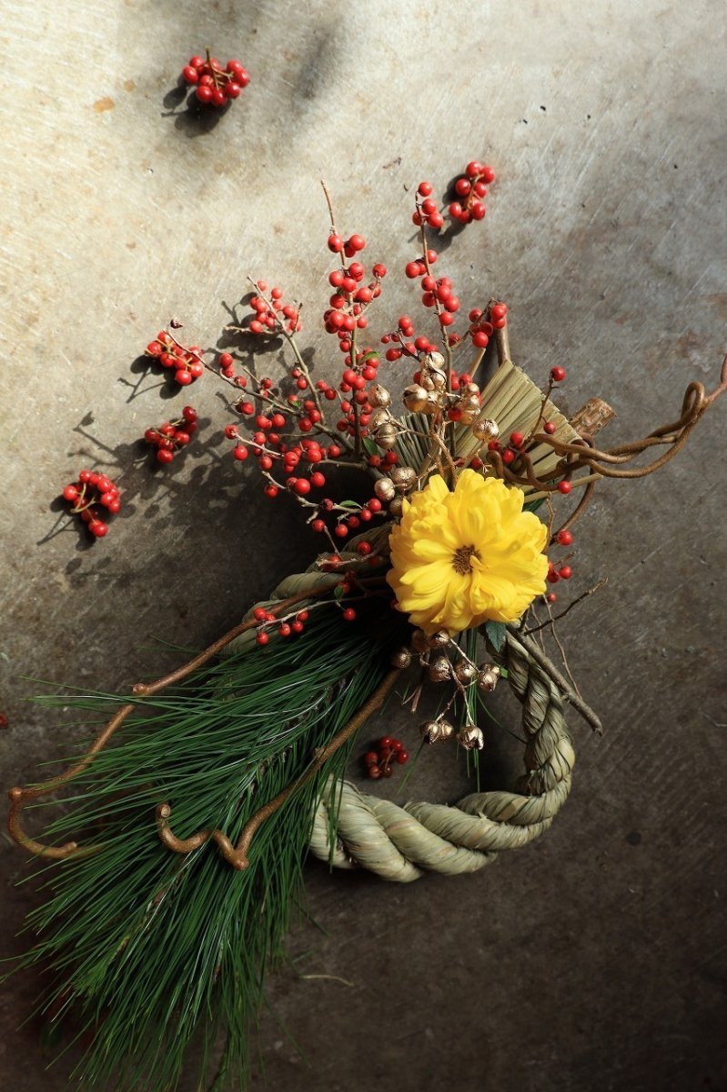 画像1: 【早割り15％off】黄色いマムのしめ飾り (1)