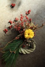 画像1: 【早割り15％off】黄色いマムのしめ飾り (1)