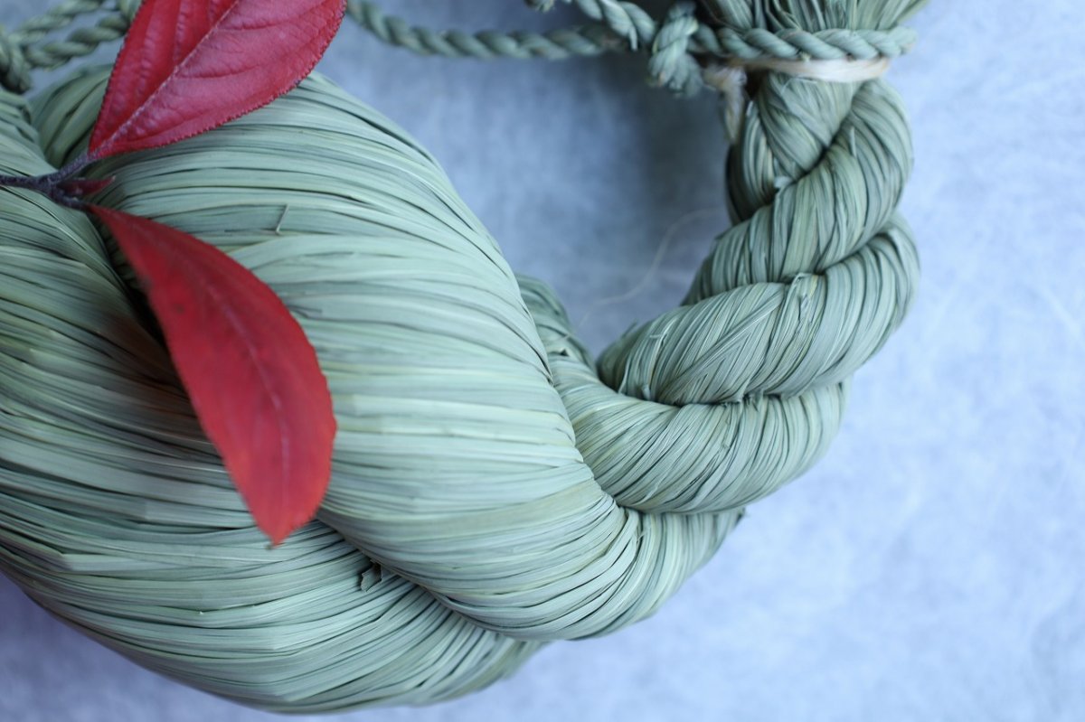 画像3: 藁職人さんが仕立てたしめ飾り。南天の実をあしらって。大サイズ (3)