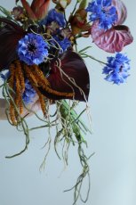 画像4: モード花嫁のためのカラーブーケ｜ワイン×コバルト×スモーキーピンク　a5 (4)