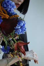 画像5: モード花嫁のためのカラーブーケ｜ワイン×コバルト×スモーキーピンク　a5 (5)