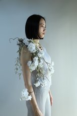 画像2: 白無垢に映える 白い桜のアームブーケa2 (2)