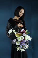 画像4: スカビオサが揺れるウェディングブーケ｜白／ブラウン系ドレスにa8 (4)