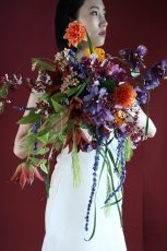 画像2: 和装にも映える｜紫×橙×深紅の個性派カラーブーケa12 (2)