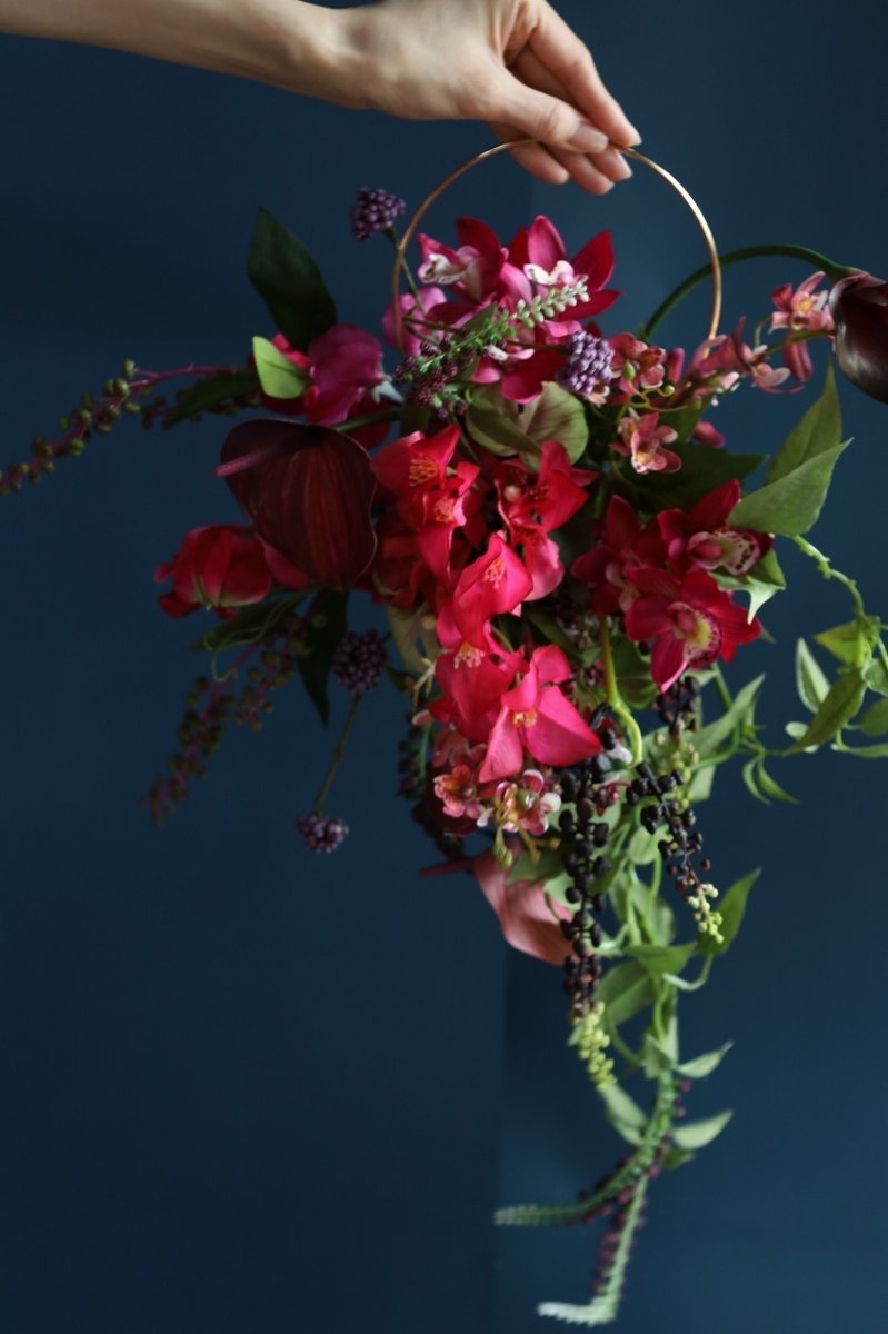 画像5: リングブーケ（フープブーケ）｜和モダンな深紅のウェディングブーケ｜造花a7 (5)