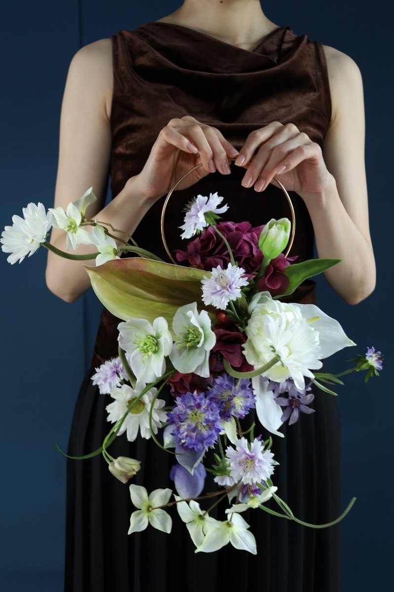 画像2: スカビオサが揺れるウェディングブーケ｜白／ブラウン系ドレスにa8 (2)