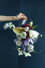 画像6: スカビオサが揺れるウェディングブーケ｜白／ブラウン系ドレスにa8 (6)