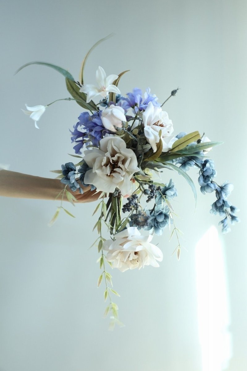 画像1: グレイデルフィニウム×ベージュローズのブーケ a3 (1)