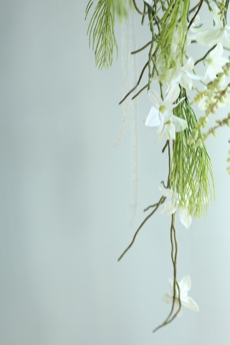 画像5: 白胡蝶蘭と松のキャスケードブーケ（ホワイト×グリーン）a1 (5)