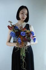 画像2: モード花嫁のためのカラーブーケ｜ワイン×コバルト×スモーキーピンク　a5 (2)