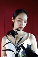 画像5: 黒ユリ×白胡蝶蘭のモノトーンブーケa14 (5)