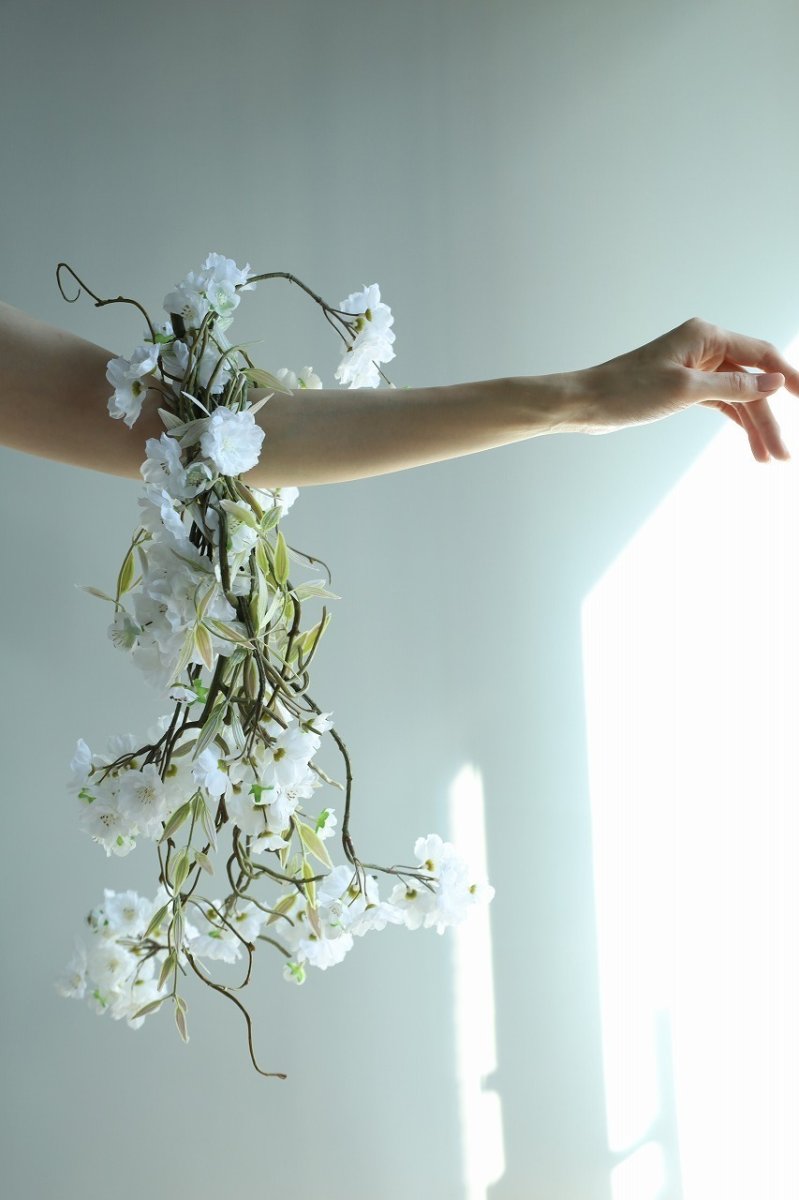 画像1: 白無垢に映える 白い桜のアームブーケa2 (1)