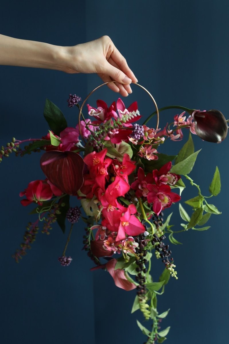 画像1: リングブーケ（フープブーケ）｜和モダンな深紅のウェディングブーケ｜造花a7 (1)