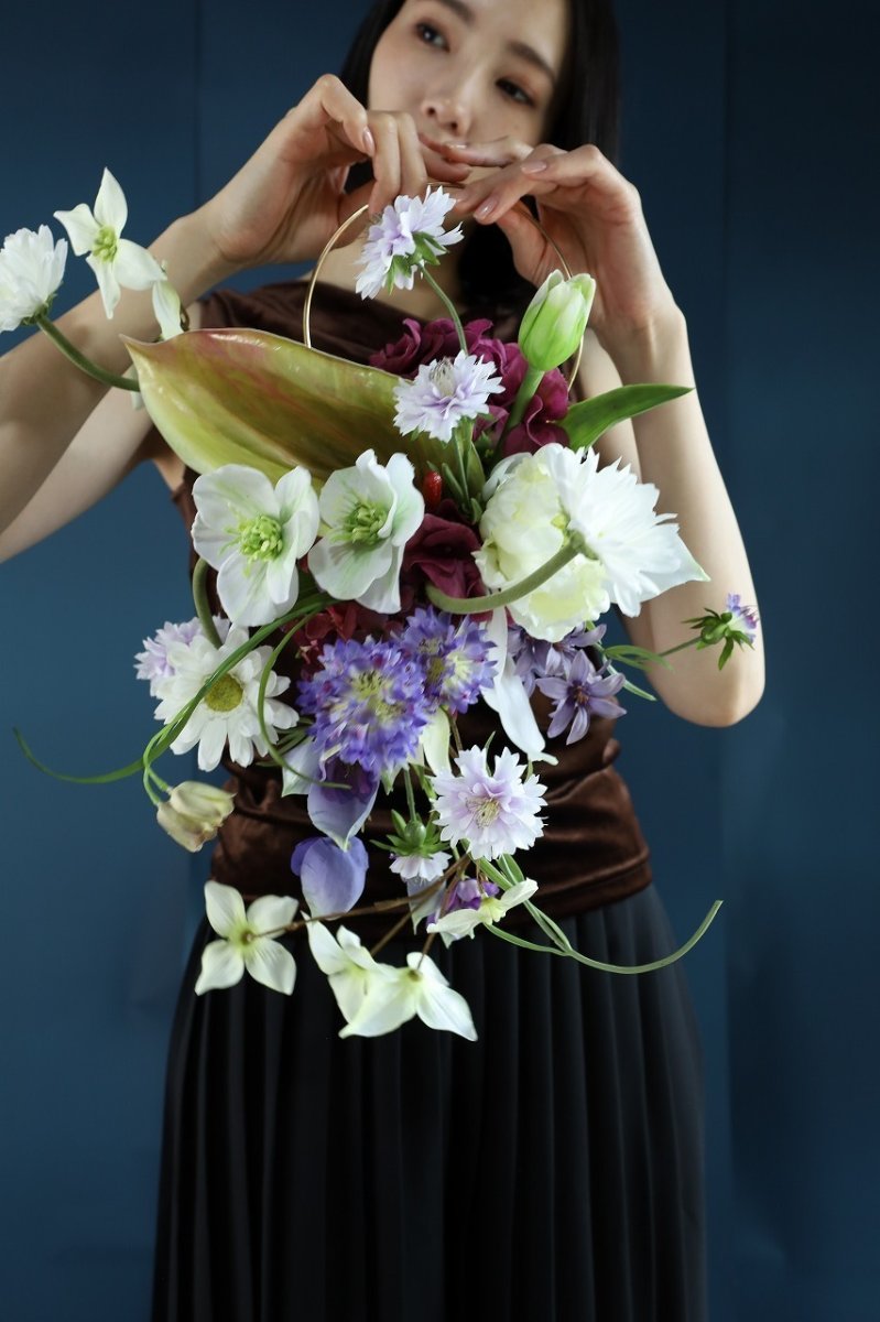 画像7: スカビオサが揺れるウェディングブーケ｜白／ブラウン系ドレスにa8 (7)