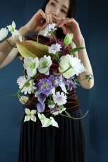 画像7: スカビオサが揺れるウェディングブーケ｜白／ブラウン系ドレスにa8 (7)