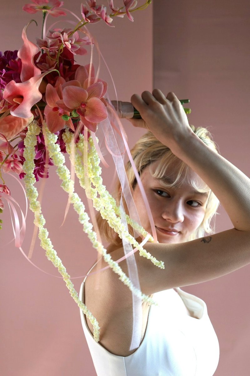 画像4: 前撮りに映える｜ビビット×ニュアンスピンクのカスケードブーケb3 (4)