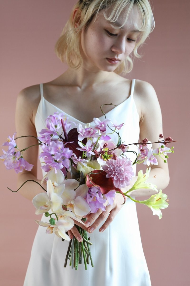 画像2: 【一点もの】胡蝶蘭×カラー×アンスリウム｜ラベンダー×アイボリーの大人ブーケb2 (2)