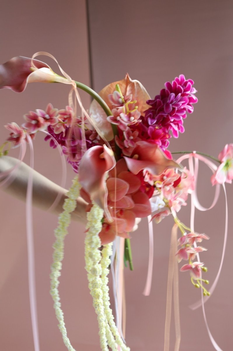 画像1: 前撮りに映える｜ビビット×ニュアンスピンクのカスケードブーケb3 (1)