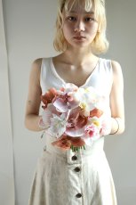 画像5: くすみピンク胡蝶蘭の丸いブライダルブーケ｜上品ナチュラルスタイルb4 (5)