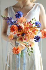 画像3: オレンジ×ブルーのリゾートブーケ｜青いリボンが揺れるトロピカルデザインb5 (3)
